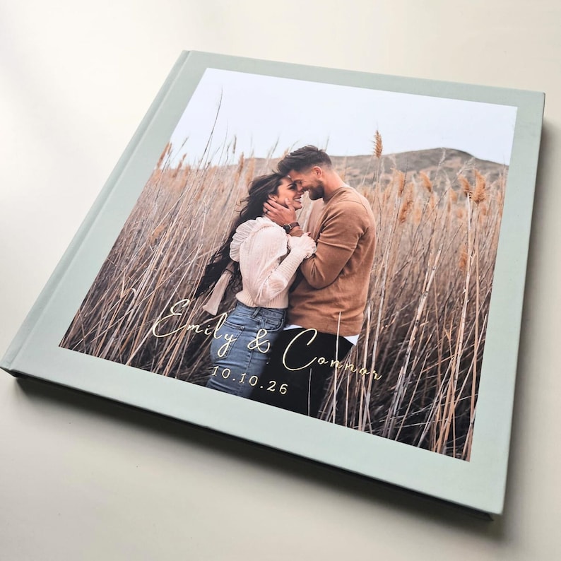 Custom Photo Book - 箔押しと写真カバー付きカスタム結婚式のゲストブック | セージグリーンのハードカバー式レセプションブック