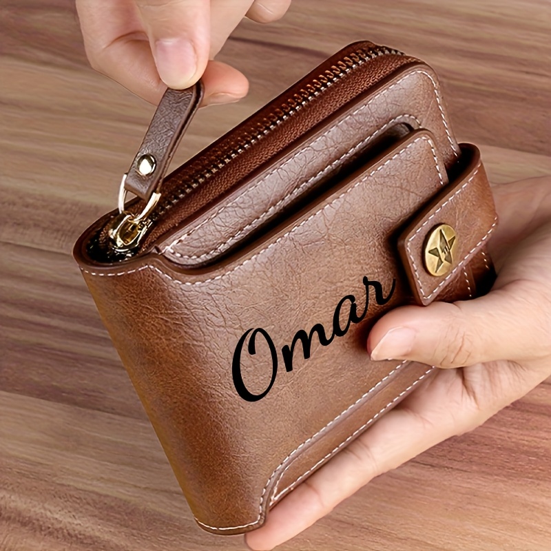 Personalized Name Box - カスタム名メンズ財布ギフトスタイリッシュなブラウンフェイクレザー彫刻財布パーソナライズされた装飾的な耐久性のあるカードホルダーコインポケット