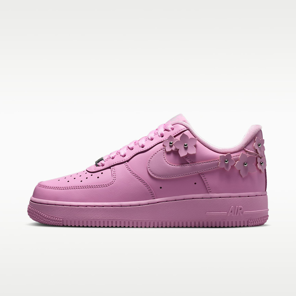 ナイキ レディース AIR FORCE 1 '07 スポーツ - Nike Shoes Air Force 1 のレビューと価格