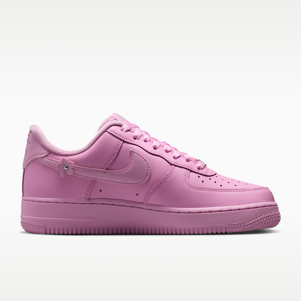 ナイキ レディース AIR FORCE 1 '07 スポーツ - Nike Shoes Air Force 1 のレビューと価格