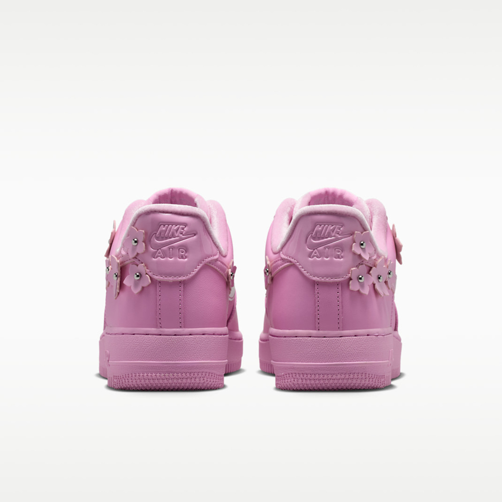 ナイキ レディース AIR FORCE 1 '07 スポーツ - Nike Shoes Air Force 1 のレビューと価格