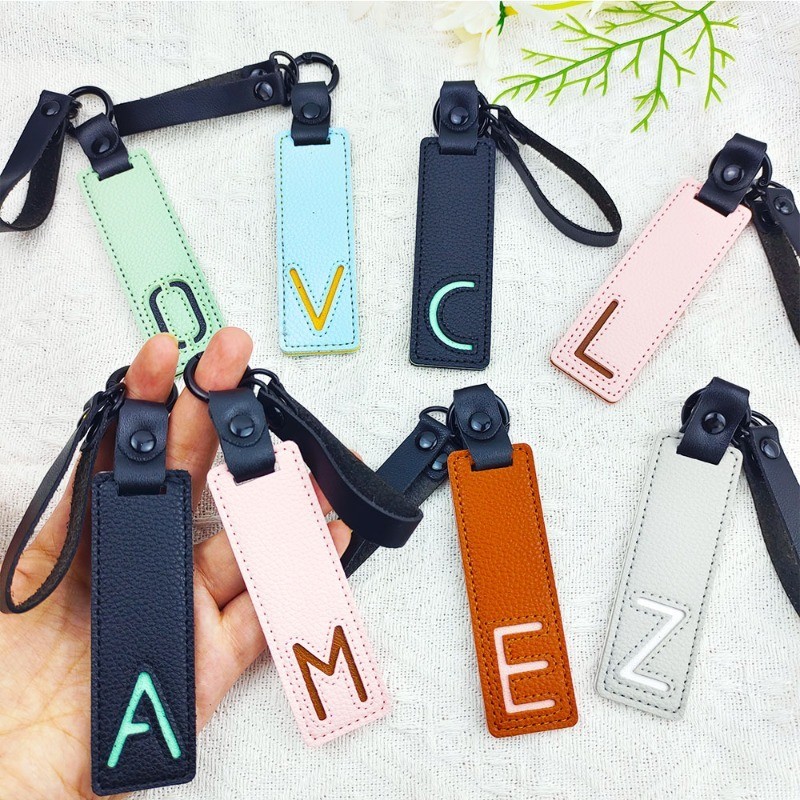 A-zペンダント付きのクラシックなPUレザーキーホルダー,2 - Monogram Keychain Leather のレビューと価格