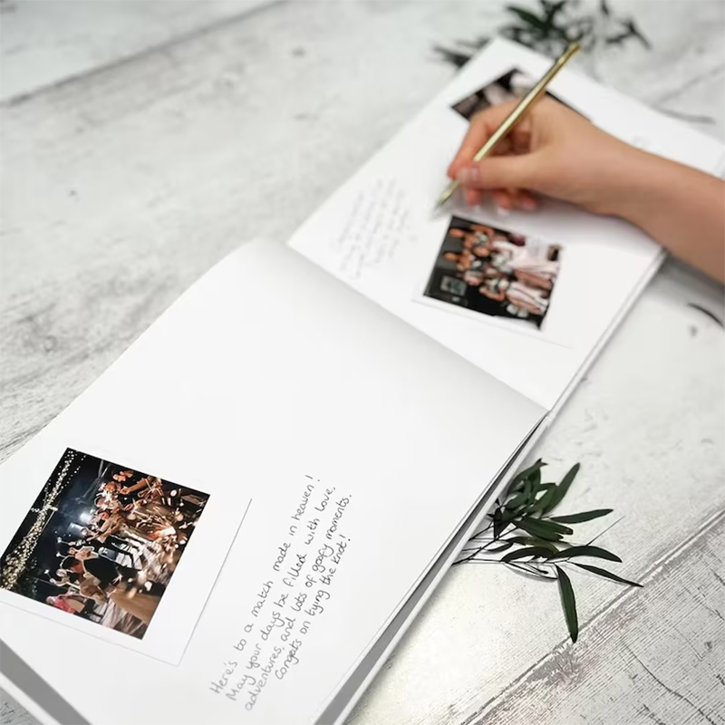 結婚祝い用のパーソナライズされたゲストブック ホワイトノーブ - Custom Photo Book のレビューと価格