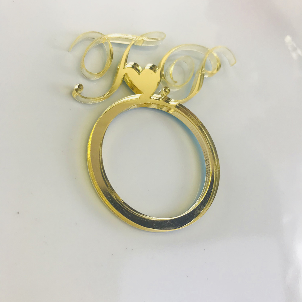 パーソナライズされたテーブルハート、カラーウッドナプキンリン - Initial Ring Custom のレビューと価格
